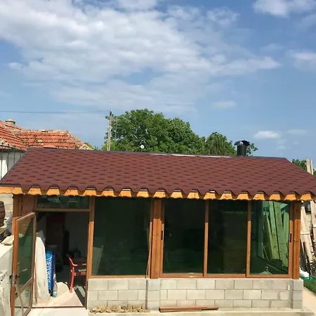 Πανσιόν Taira